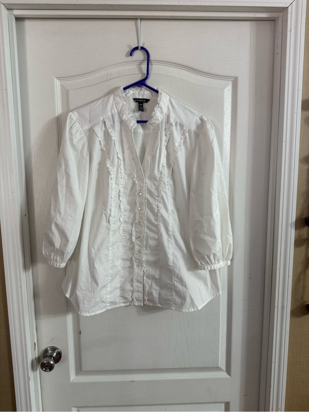 George Women’s Classic White Button Up Ruffle XXL. AG-222